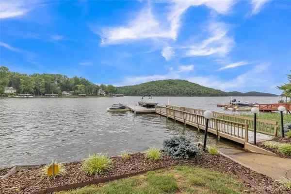 Badin Lake, NC 28127,716 Shoreline RD