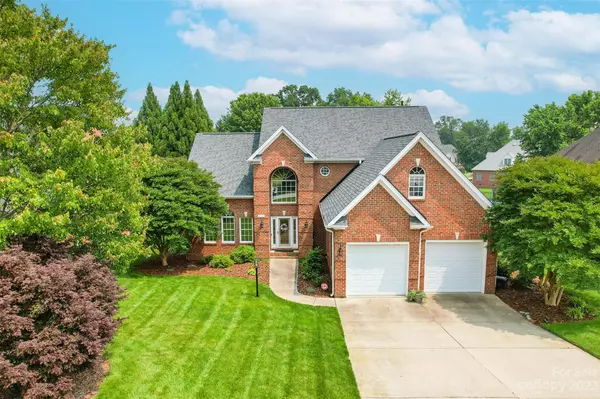 245 Lee Smith LN, Kernersville, NC 27284