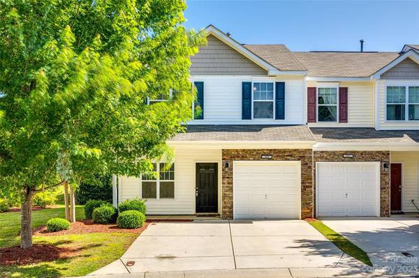 305 Sandy Spring LN, Clover, SC 29710