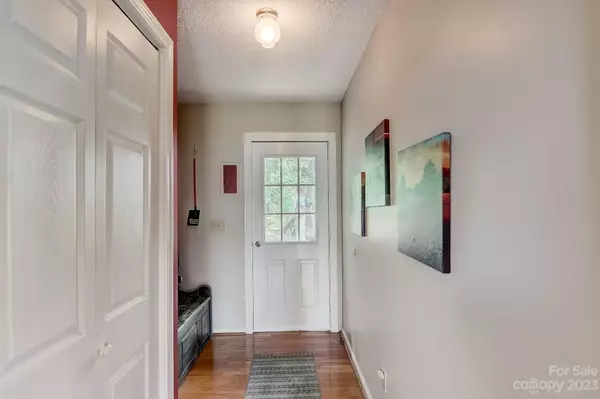 Marshall, NC 28753,677 Canyon Fox DR