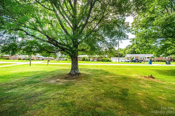 Hickory, NC 28601,3526 16th ST NE