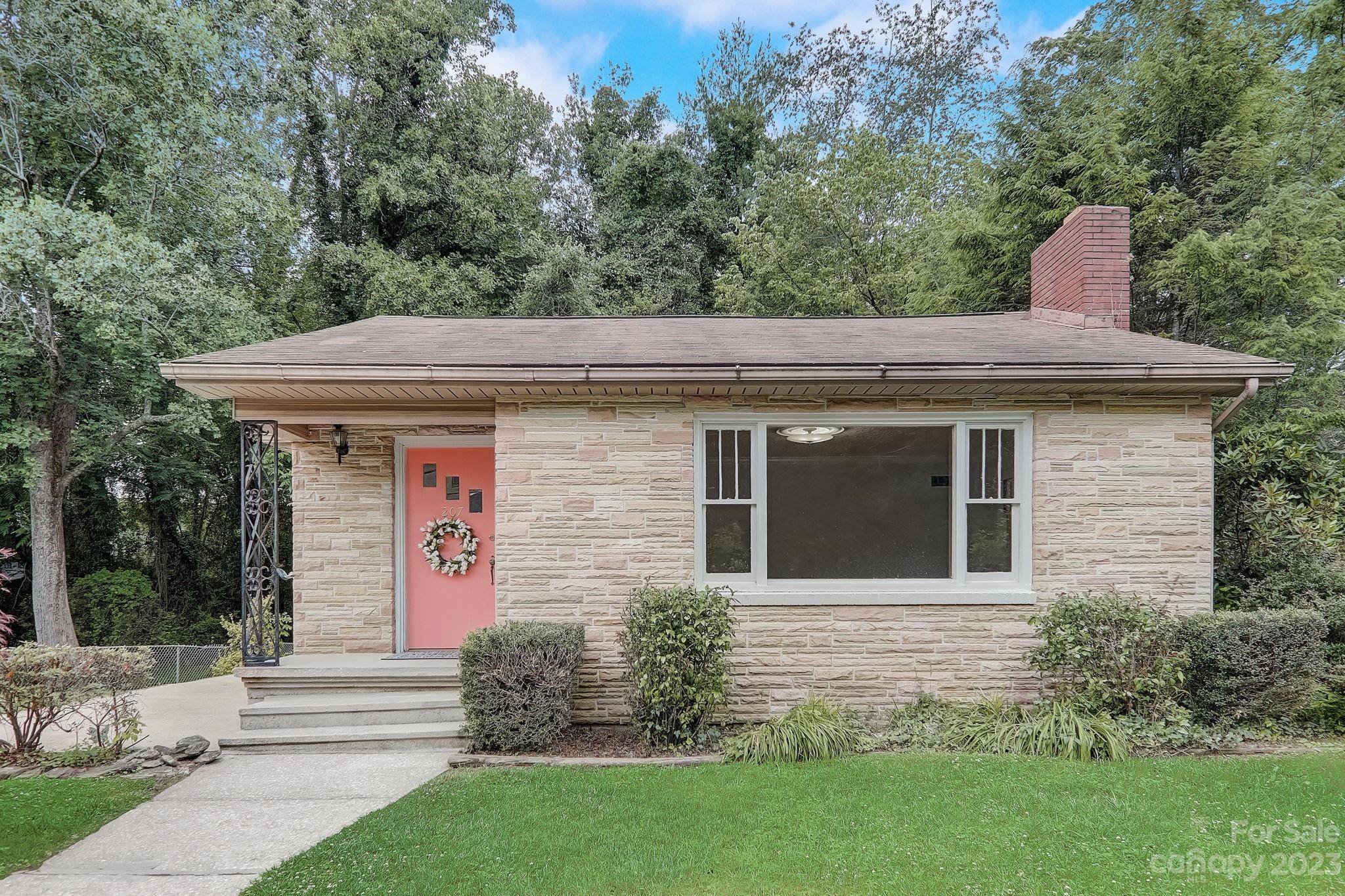 Hendersonville, NC 28739,207 Buncombe ST