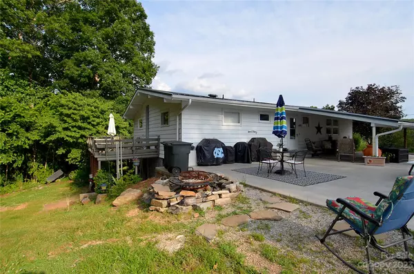 Nebo, NC 28761,661 South Creek RD