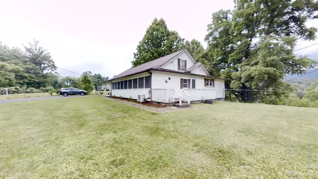 262 Blackberry LN, Bakersville, NC 28705