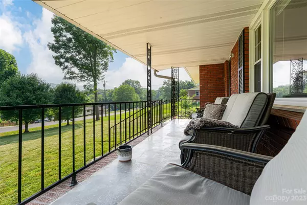 Candler, NC 28715,92 Young DR