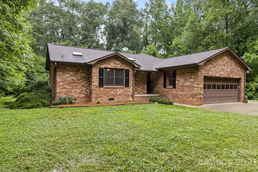 103 Cherokee TRL, Mount Holly, NC 28120