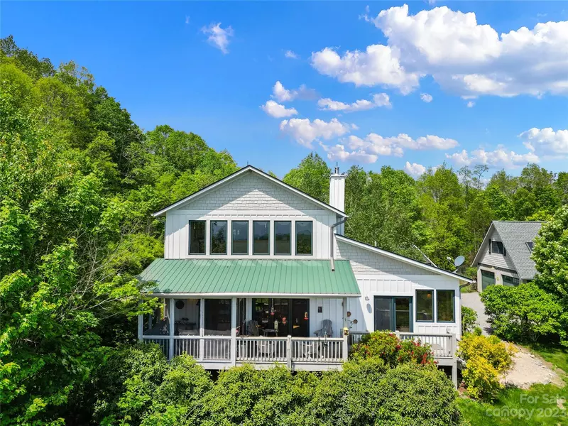 265 Paradox LN, Hot Springs, NC 28743