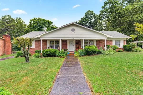 Hickory, NC 28602,842 7th ST SE