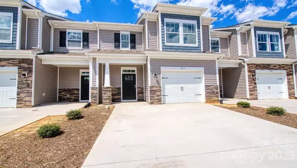 18 Ravens Ridge RD, Hendersonville, NC 28792