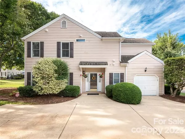 8706 Fox Chase LN,  Charlotte,  NC 28269