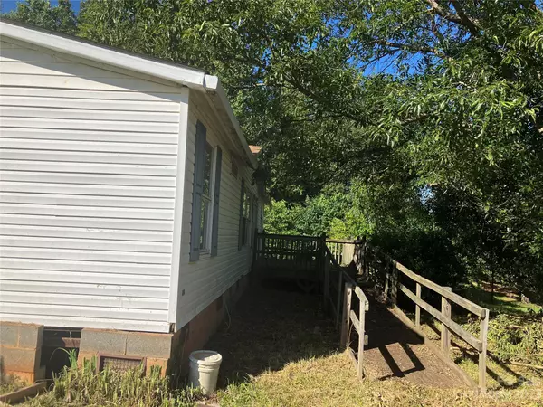 Lenoir, NC 28645,5481 Parkview RD