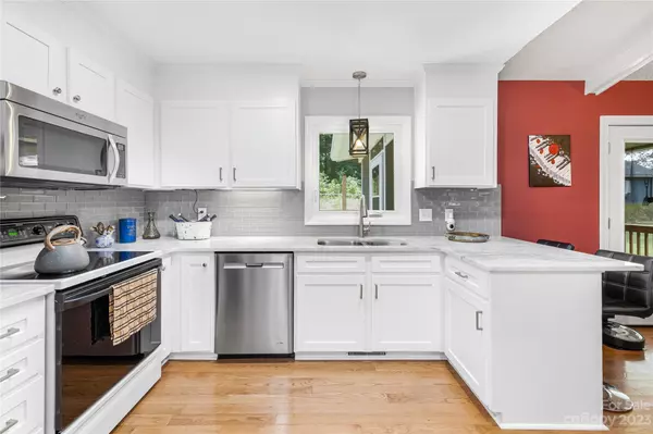 Hickory, NC 28601,2042 19th Avenue CIR NE