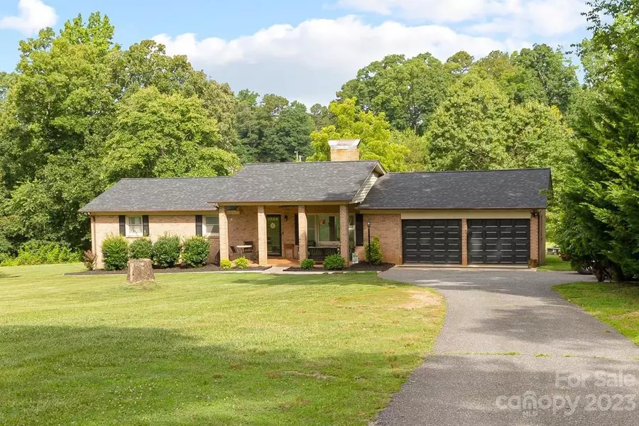 7066 Peyronel ST, Connelly Springs, NC 28612