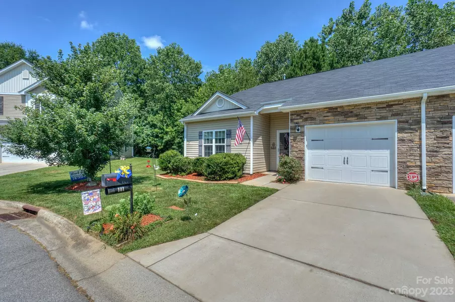 141 Woodbridge CIR #27A, Mount Holly, NC 28120