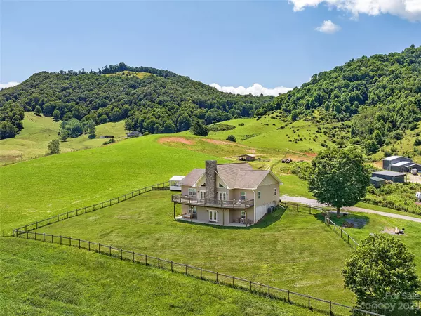 105 Dennis Farm RD, Waynesville, NC 28785