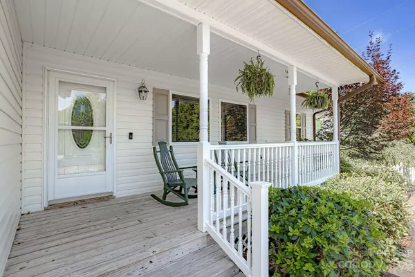 Horse Shoe, NC 28742,50 Meadow DR