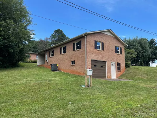 Taylorsville, NC 28681,17 Hayden Burke LN