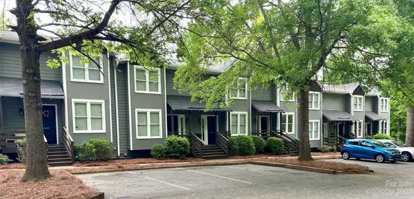 Charlotte, NC 28212,1802 Village Lake DR