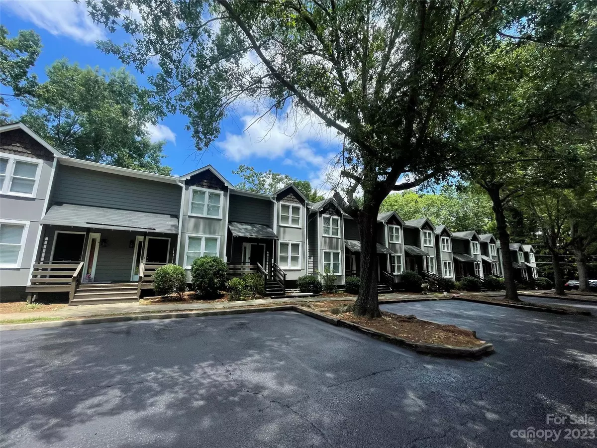 Charlotte, NC 28212,1802 Village Lake DR