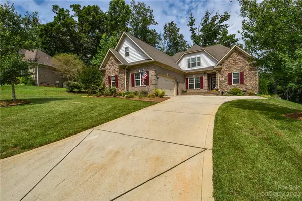 2469 Shiny Leaf DR, Denver, NC 28037