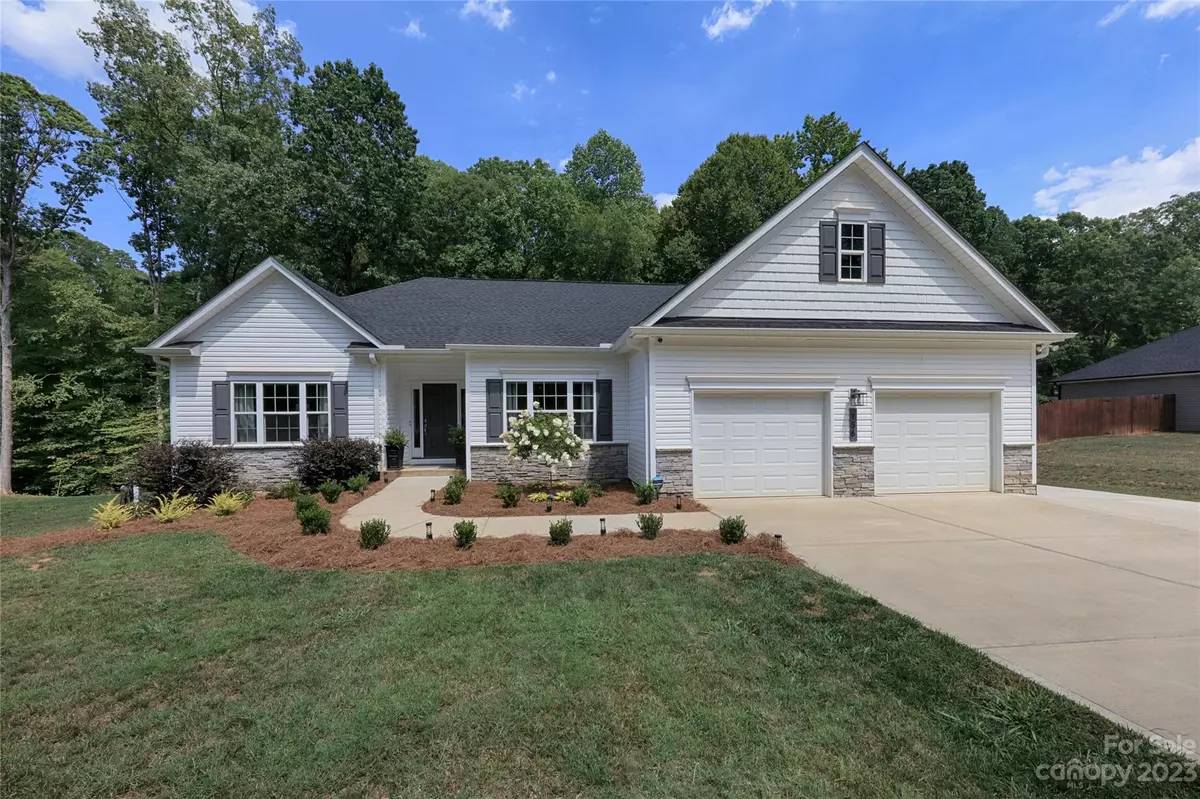 Troutman, NC 28166,156 Holly Springs LOOP