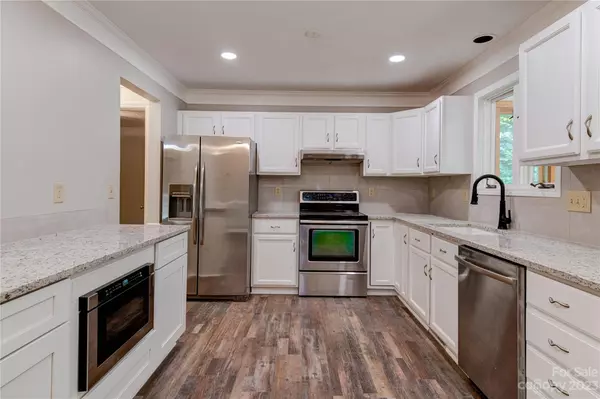 Horse Shoe, NC 28742,191 Ravenwood LN