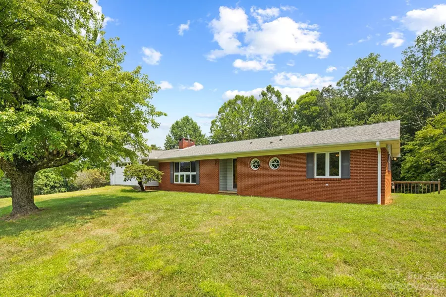 260 Davidson RD, Swannanoa, NC 28778