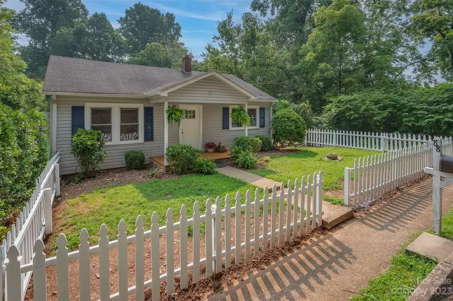 88 Grady AVE, Tryon, NC 28782