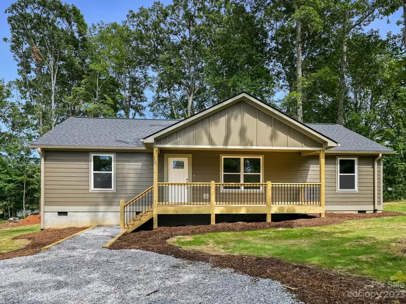 16 Barbara Stepp LN, East Flat Rock, NC 28726