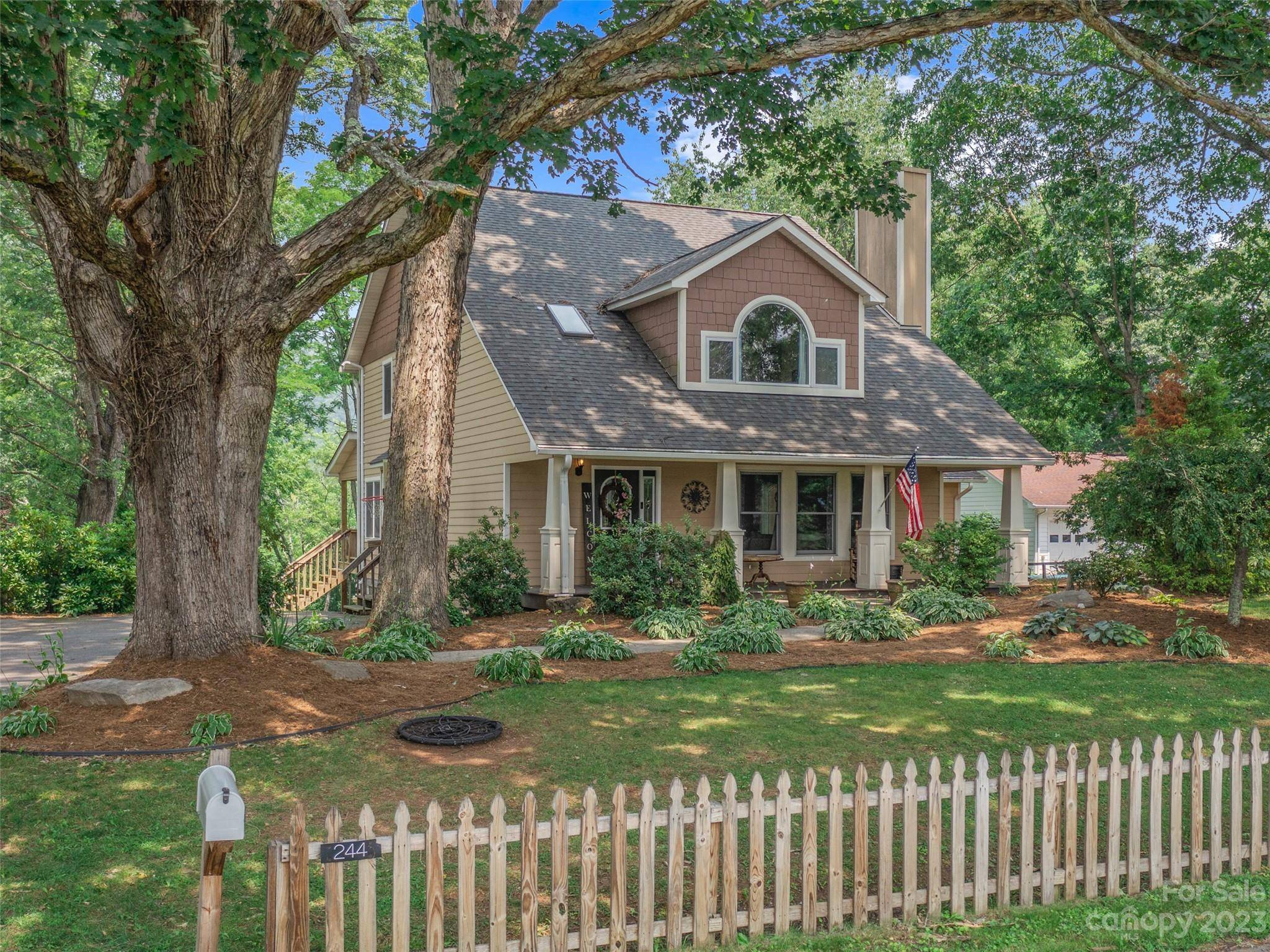 244 Long View DR, Burnsville, NC 28714