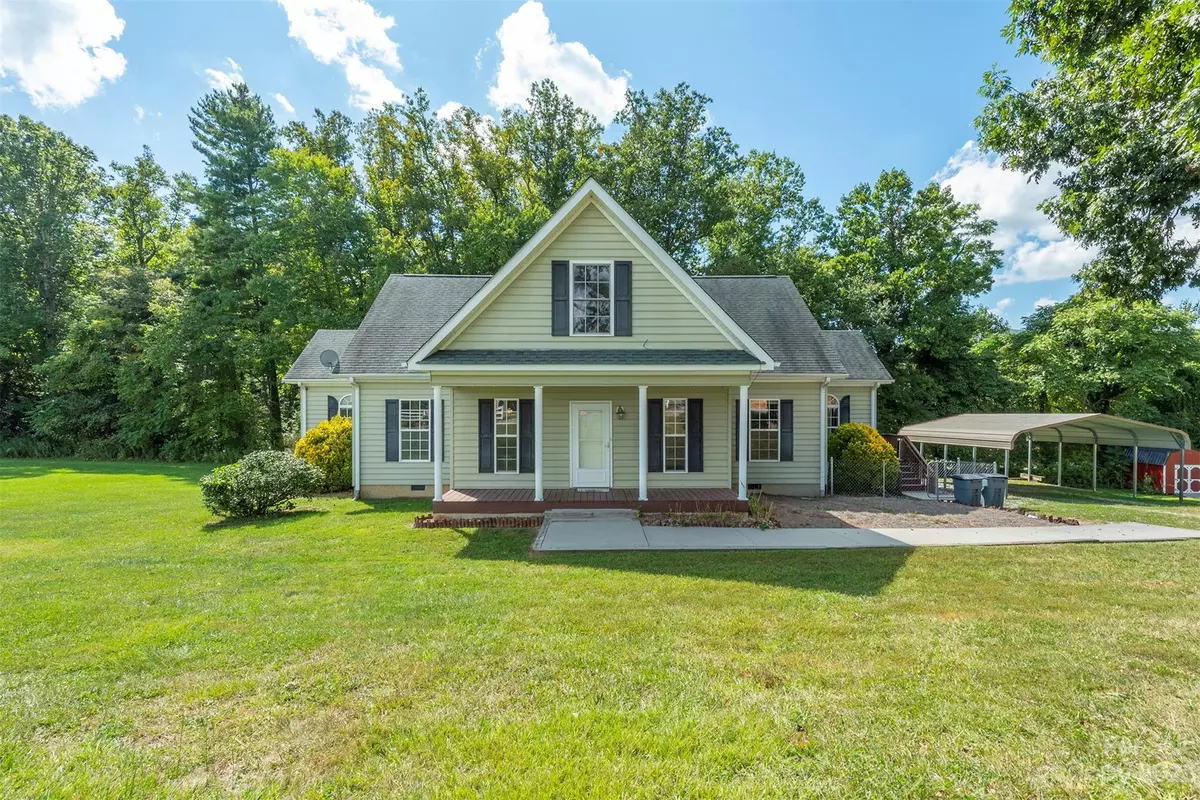 Hendersonville, NC 28792,72 Chelsea Nix LN