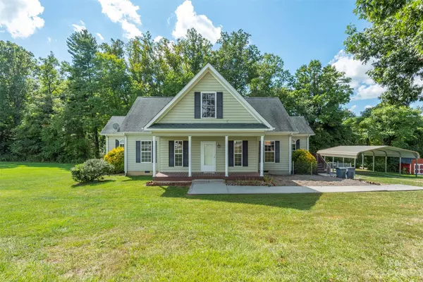 72 Chelsea Nix LN, Hendersonville, NC 28792