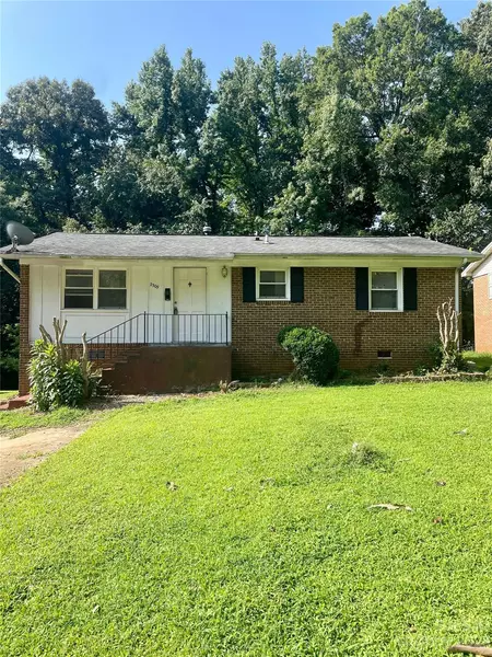 2309 Longleaf DR, Charlotte, NC 28210