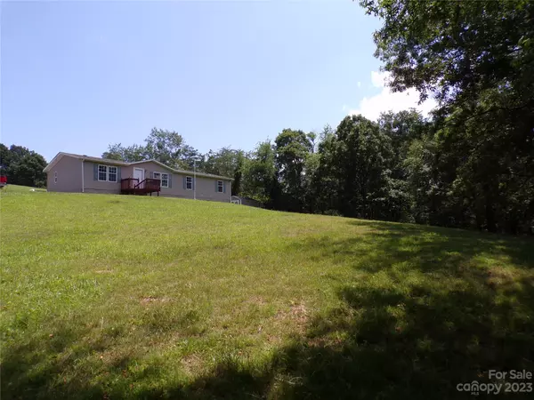 38 Wessolleck DR, Leicester, NC 28748