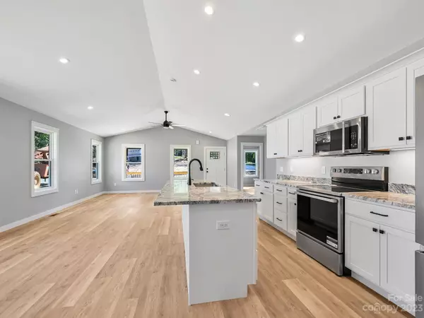 East Flat Rock, NC 28726,63 Barbara Stepp LN