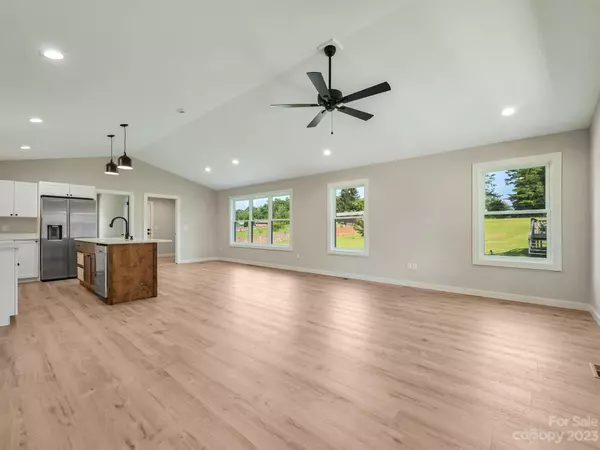 East Flat Rock, NC 28726,71 Barbara Stepp LN