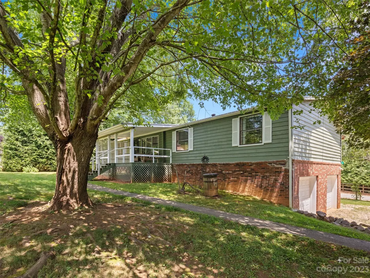 Arden, NC 28704,19 Shady Oak LN