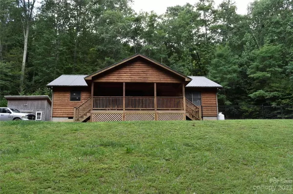 150 Suspense DR, Burnsville, NC 28714