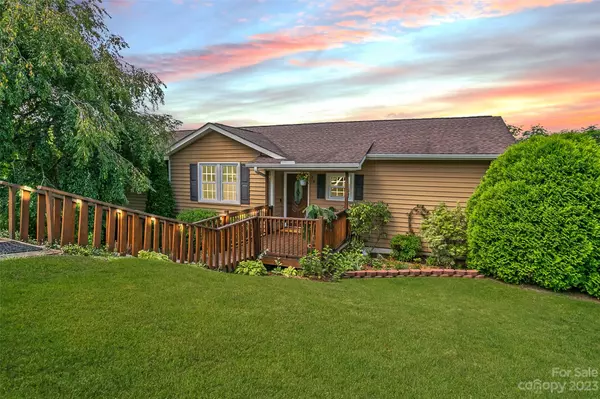 141 Ridge Brook DR, Weaverville, NC 28787
