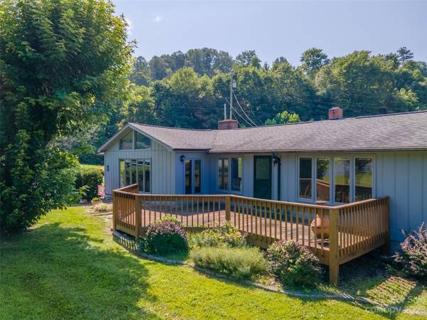 120 Floral DR, Sylva, NC 28779