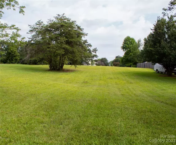 1444 Roddy RD, Campobello, SC 29322