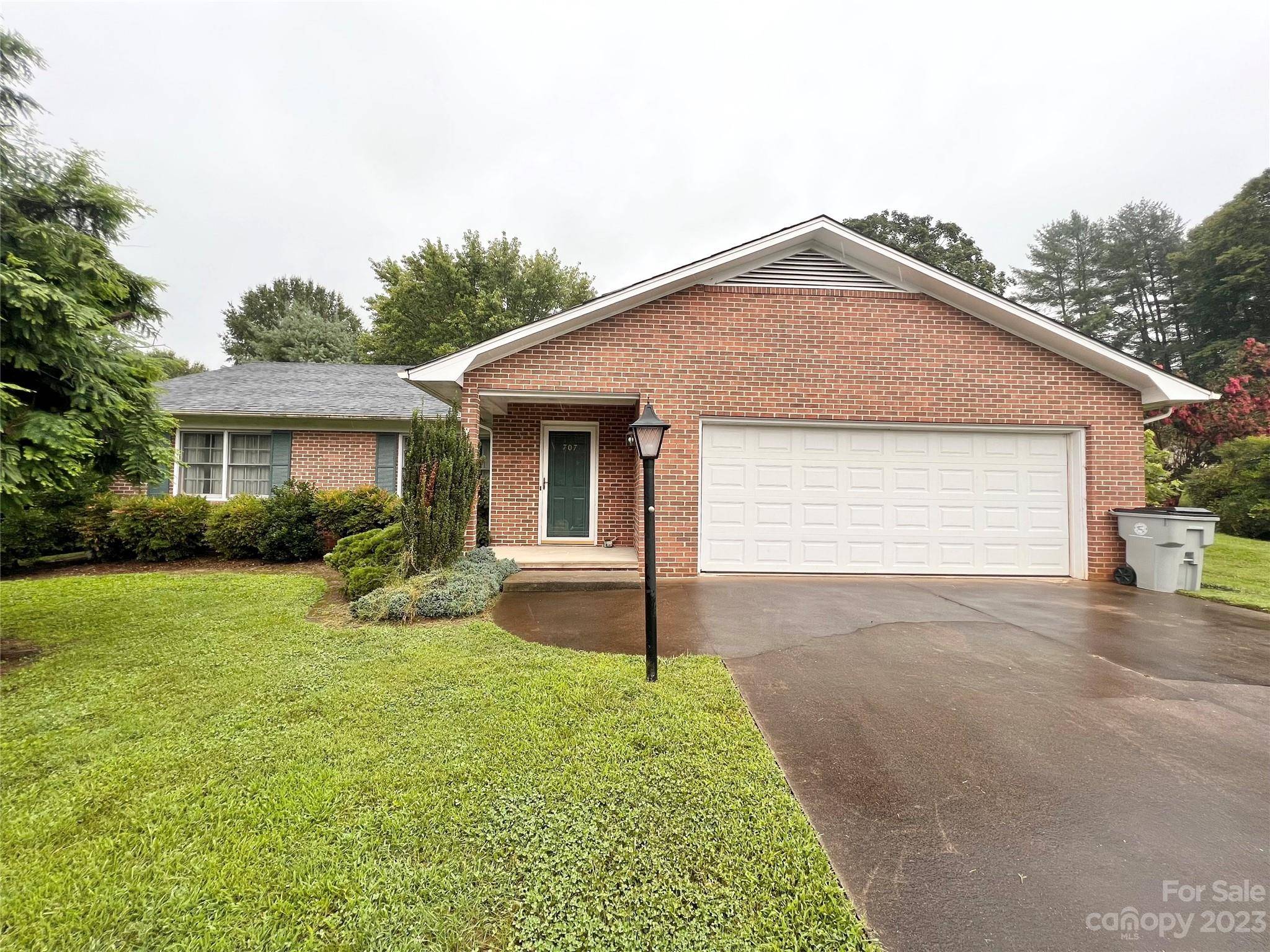 707 Pennell ST, Lenoir, NC 28645