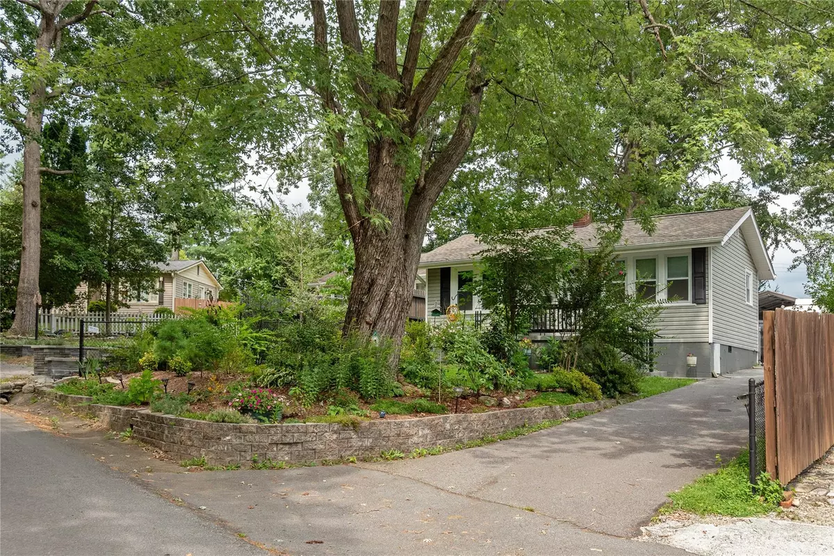 Hendersonville, NC 28739,556 Oak Hill CT