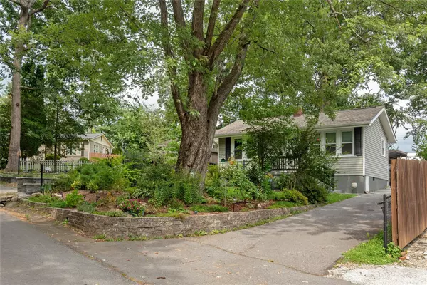 556 Oak Hill CT, Hendersonville, NC 28739