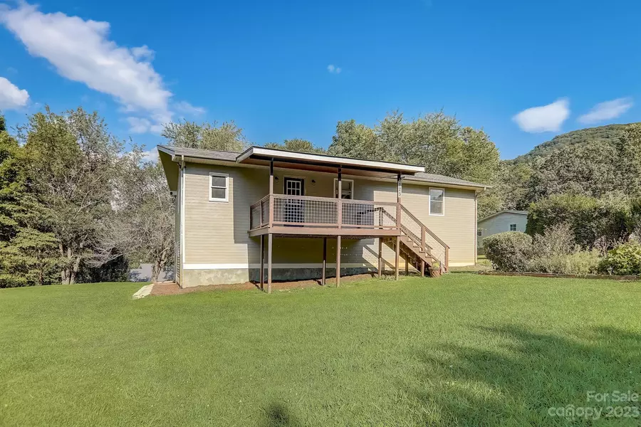 225 Doc Snyder DR, Swannanoa, NC 28778