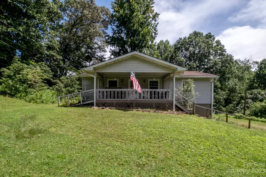 113 Byrd LN, Brevard, NC 28712