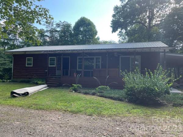 80 Blossom LN, Franklin, NC 28734