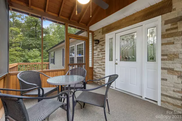 Hendersonville, NC 28792,215 Goodview DR