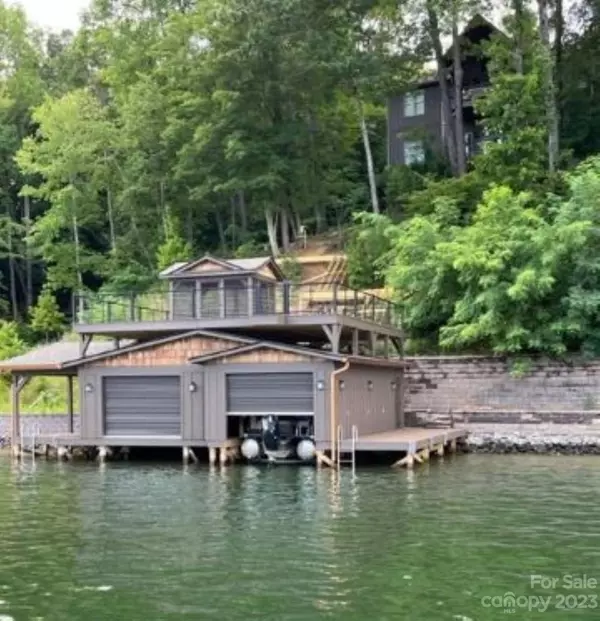 402 Holmstead DR, Lake Lure, NC 28746