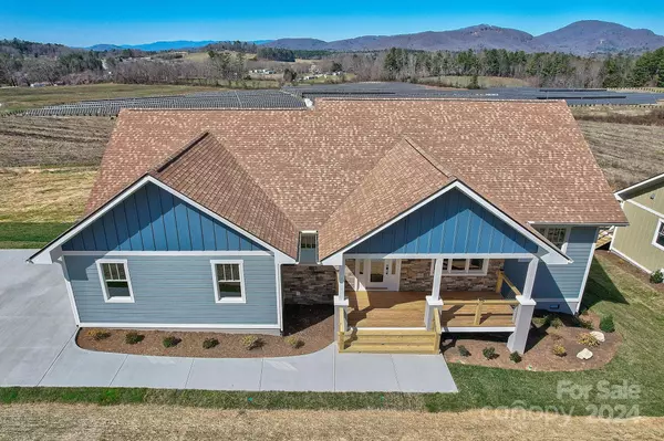 Hendersonville, NC 28792,205 Maple Knoll DR